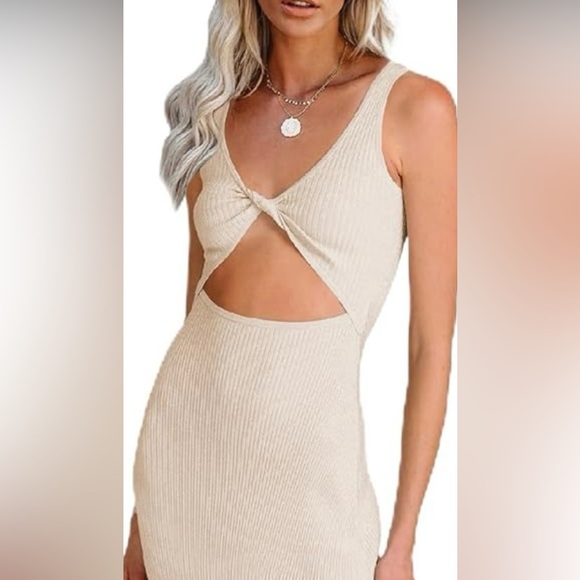 Hazel & Olive Dresses & Skirts - Hazel & Olive ribbed knit cream color cut out dress. Size OS.
